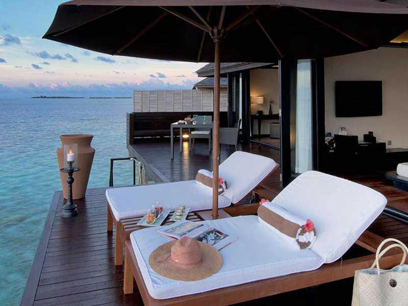 高级水上别墅 gallery images