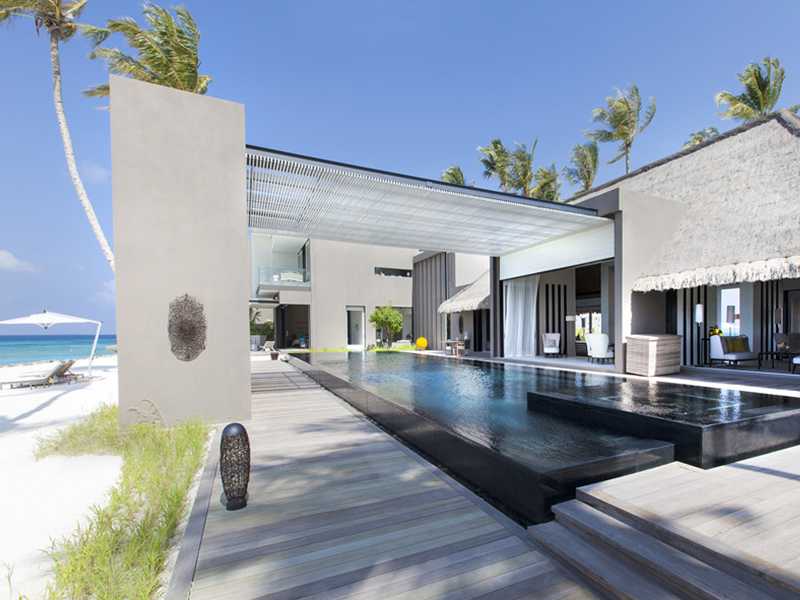 luxury hotel facing to the ocean