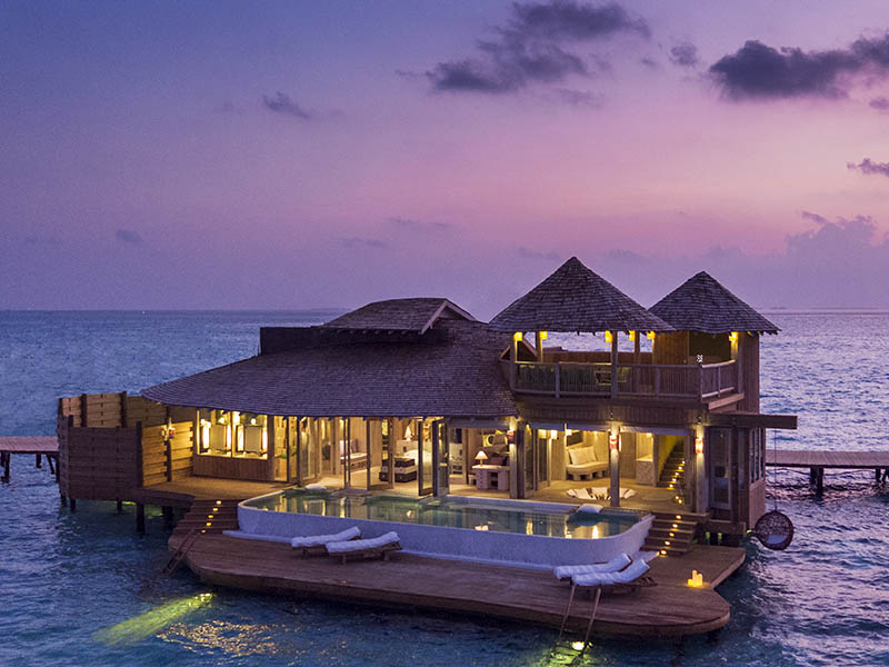 单卧室水上别墅    gallery images