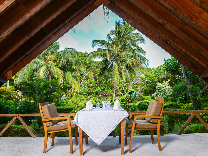 outdoor coffee table at Adaaran Prestige Vadoo