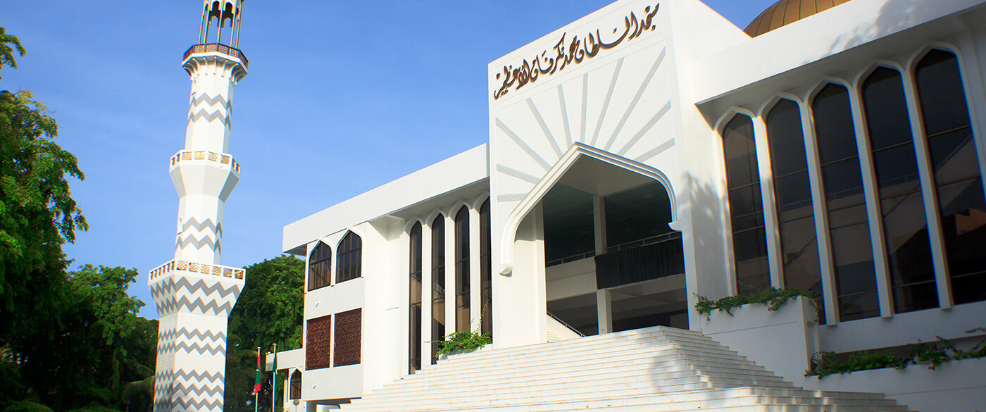 Outdoor view of a mosque in Maldives painted in white